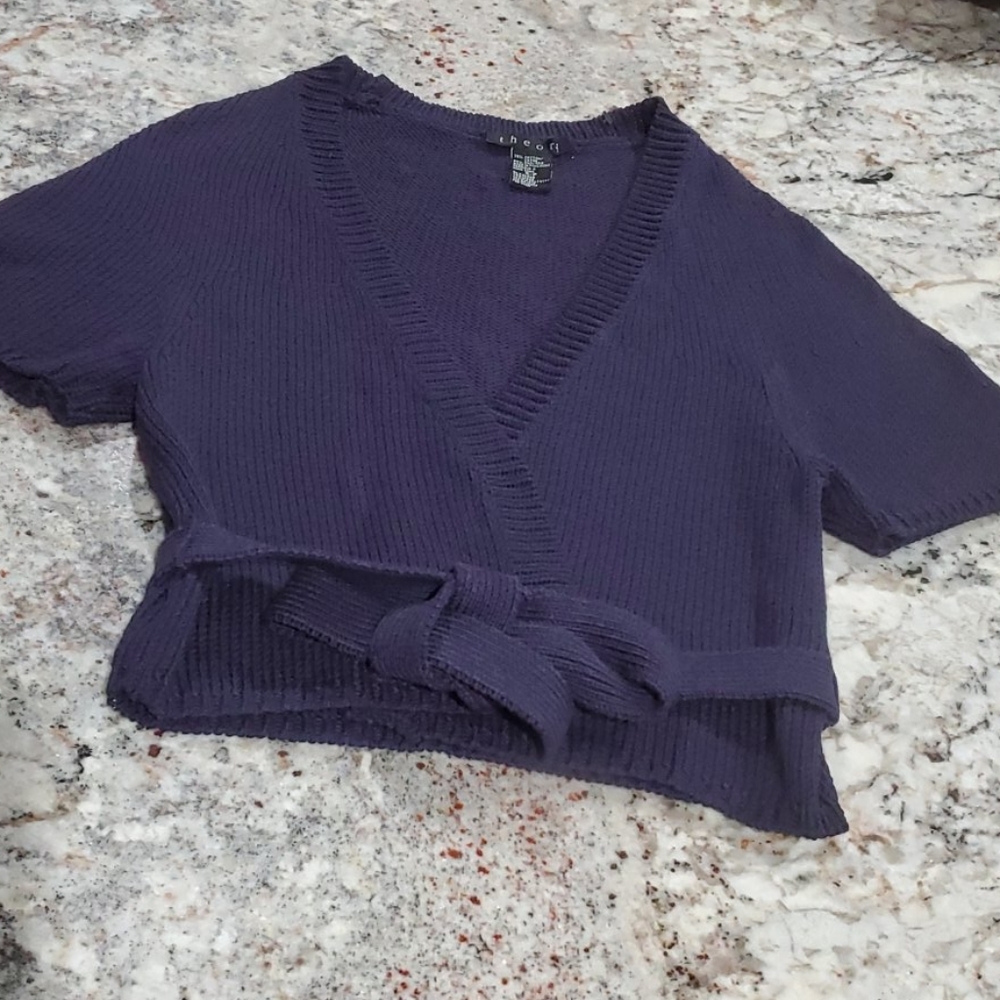 Super cute Theory sweater 😍